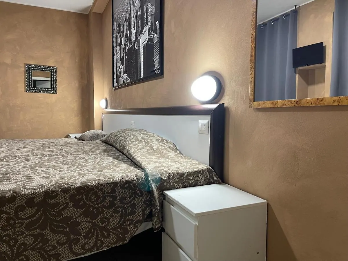 Lion Guesthouse Mailand 0*,